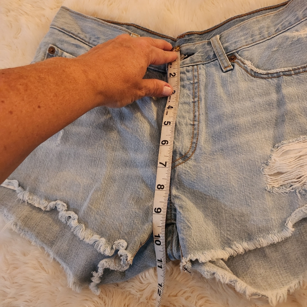 Levis 501 Distressed Light Blue Denim Cut Off Shorts Size 27 Button Fly - Picture 7 of 12